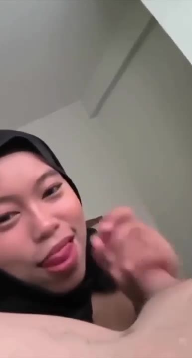Hijaber Suka Mainin Burung