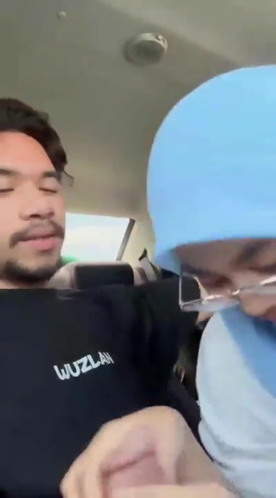 nikmatnya diisap ukhti istri orang dimobil